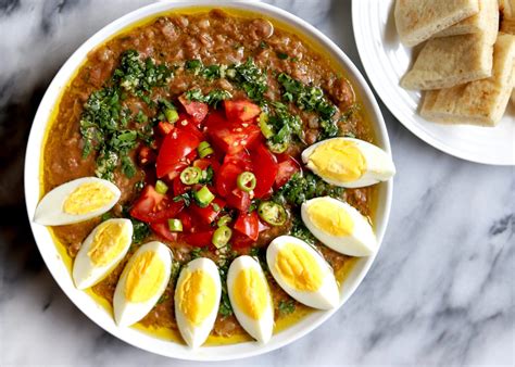  Ful Medames: Ein herzhaftes, würzig-pikantes Frühstückserlebnis aus Fuchus!