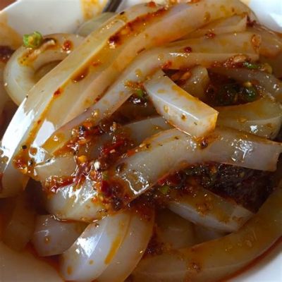  Sichuan-Style Spicy Bean Jelly: Ein Fest für den Gaumen und eine Explosion der Textur!